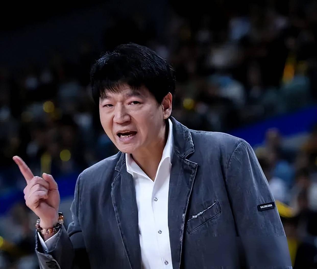 包含CBA季后赛集结日再迎强敌，金州勇士造点机会，主帅态度——媒体盛赞，资深球员宣示担当的词条-凯发体育